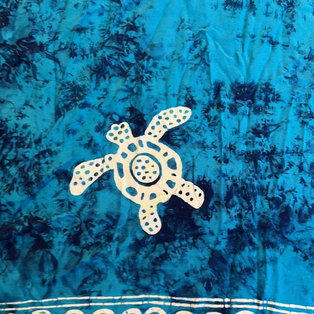Pineapple Moon Turtles & Dolphins Sarong - Picture 5 of 6